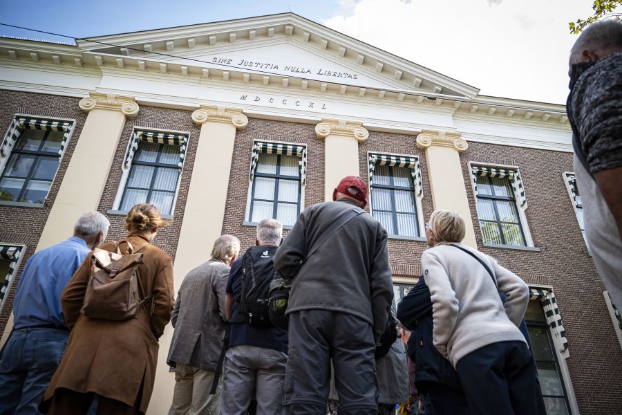 Achter de schermen in de Rechtbank